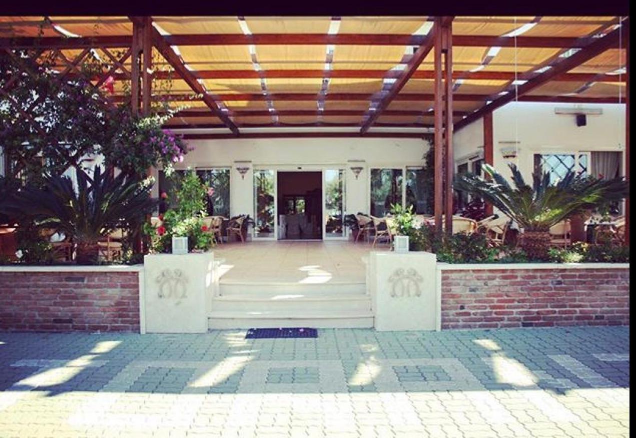 Hotel Mandetta - Adults Only بييسْتوم المظهر الخارجي الصورة